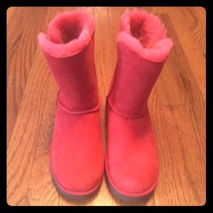 NIB Beautiful Soft Red 7.5 Uggs (shearling lined)